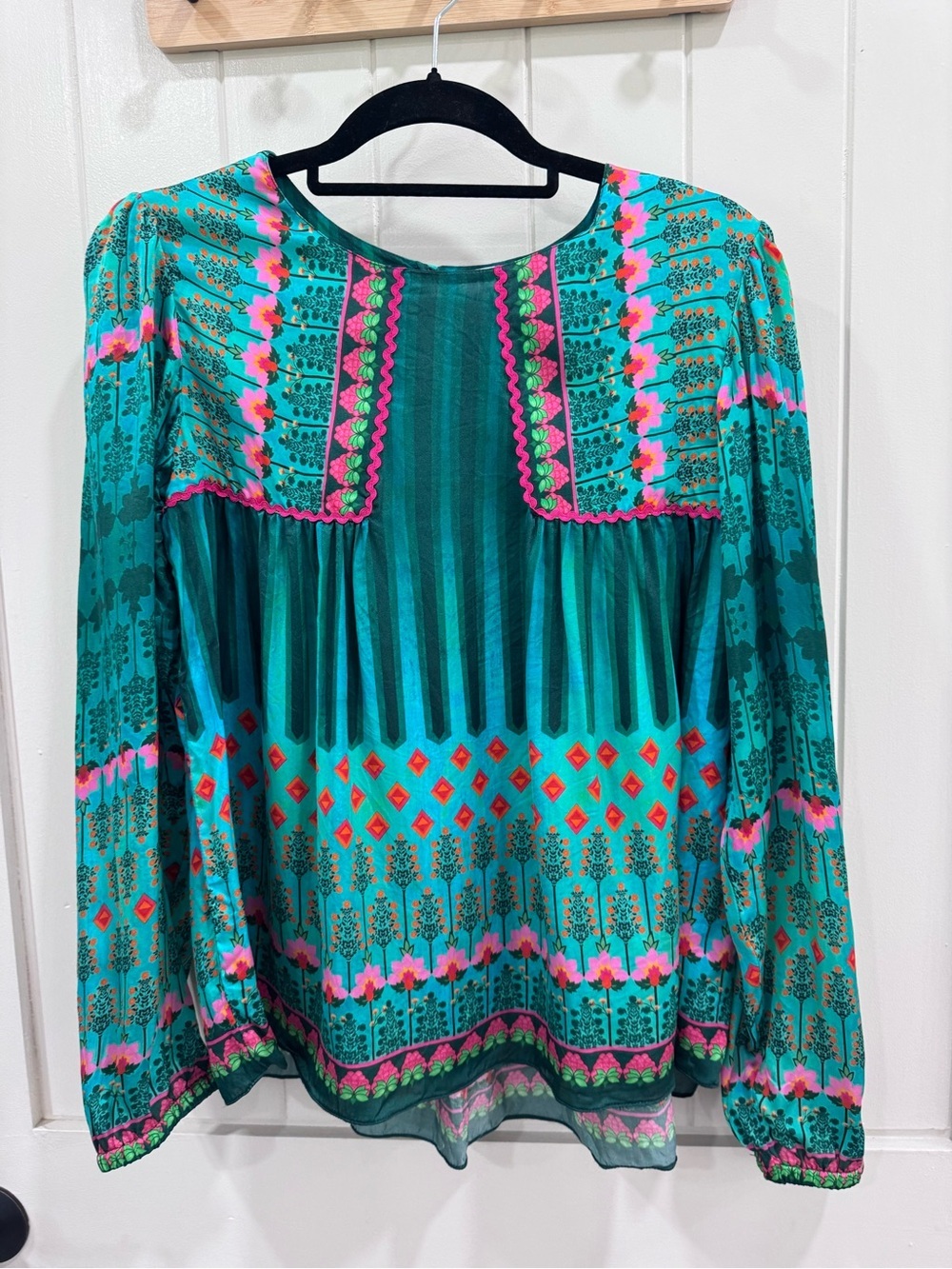 SIDDHARTHA BANSAL SILKY
Colorful Patterned Women's Long-Sleeve Women’s Top